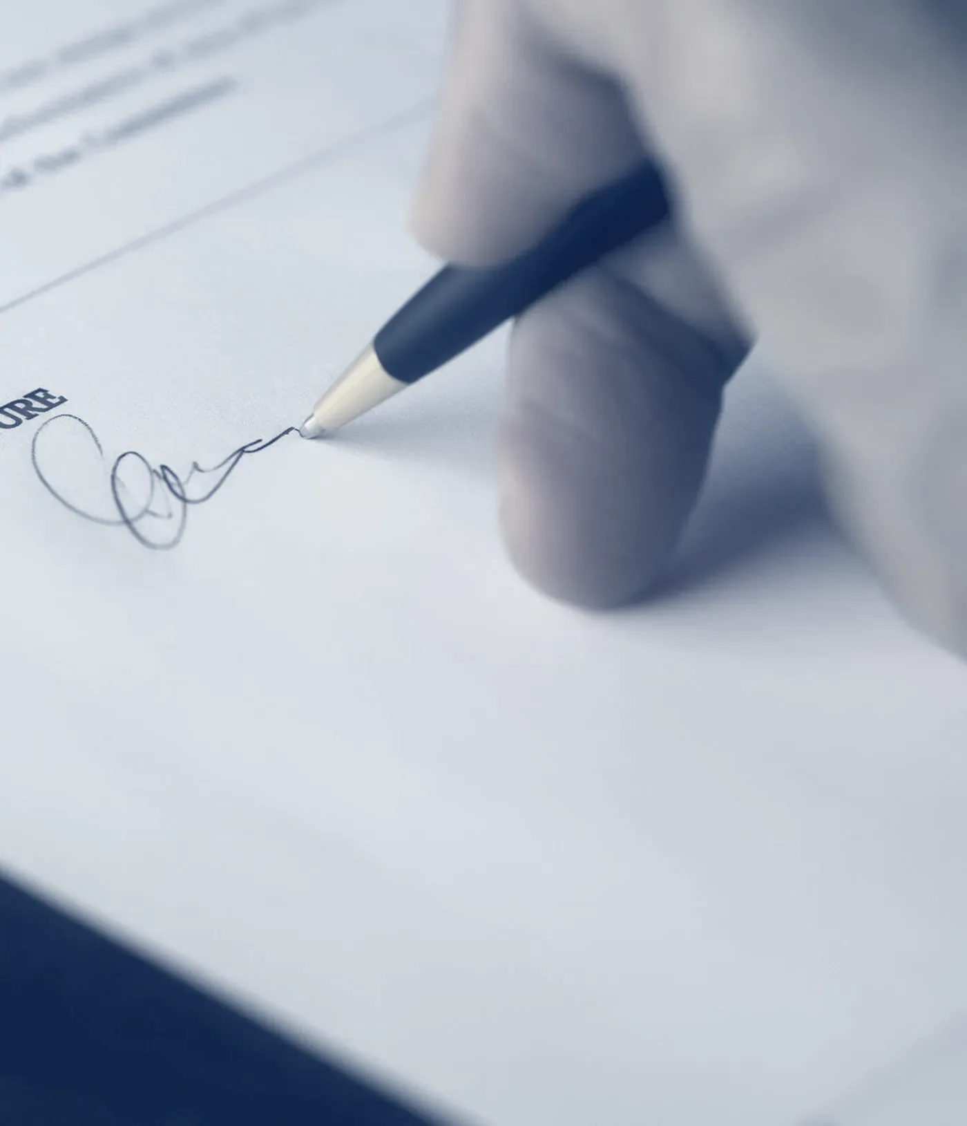Una firma sobre un documento